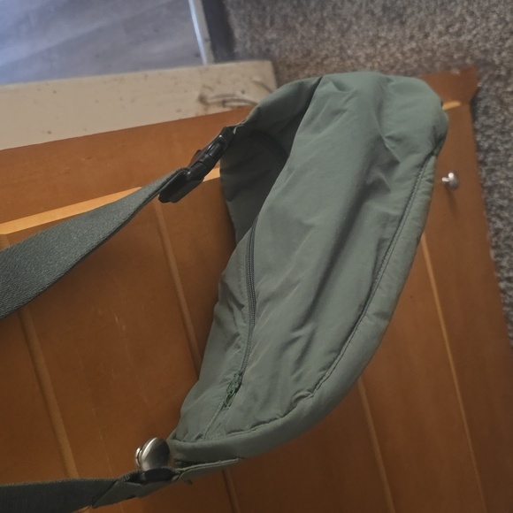 Oak and Reed sling bag olive green - Picture 2 of 10